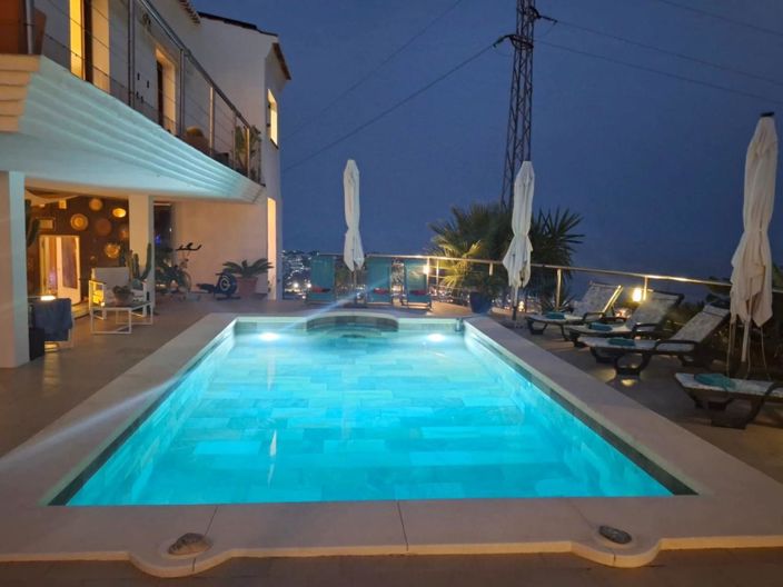 Image No.59-5 Bed Property for sale