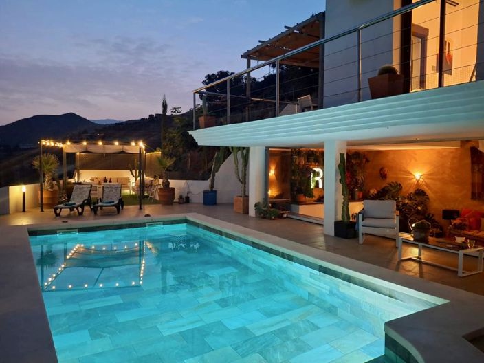 Image No.61-5 Bed Property for sale