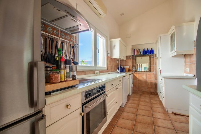 Image No.17-5 Bed Property for sale