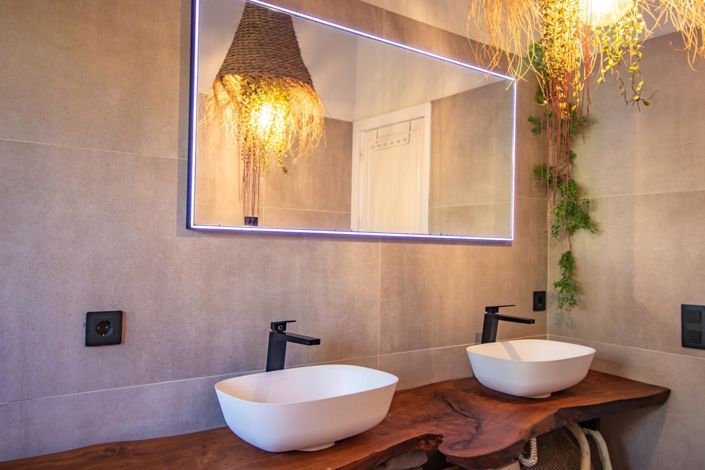 Image No.29-5 Bed Property for sale