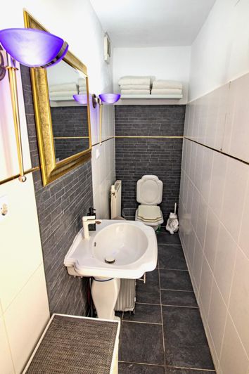 Image No.31-5 Bed Property for sale