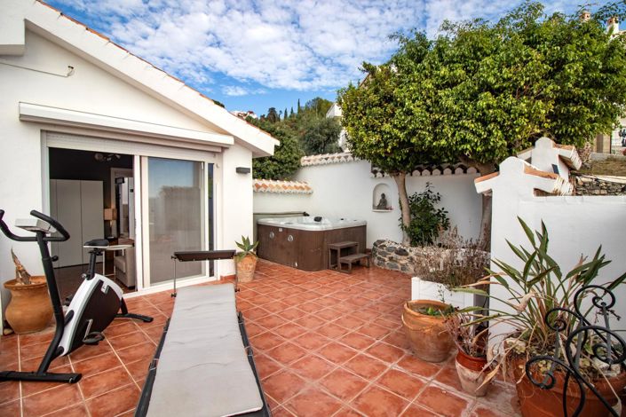 Image No.34-5 Bed Property for sale