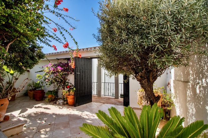 Image No.37-5 Bed Property for sale