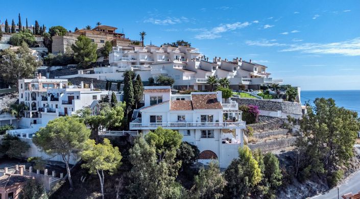 Image No.50-5 Bed Property for sale