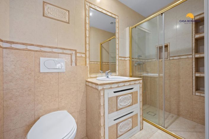 Image No.13-4 Bed Property for sale