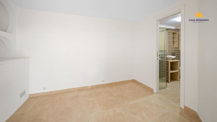 Image No.14-4 Bed Property for sale