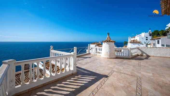 Image No.16-4 Bed Property for sale