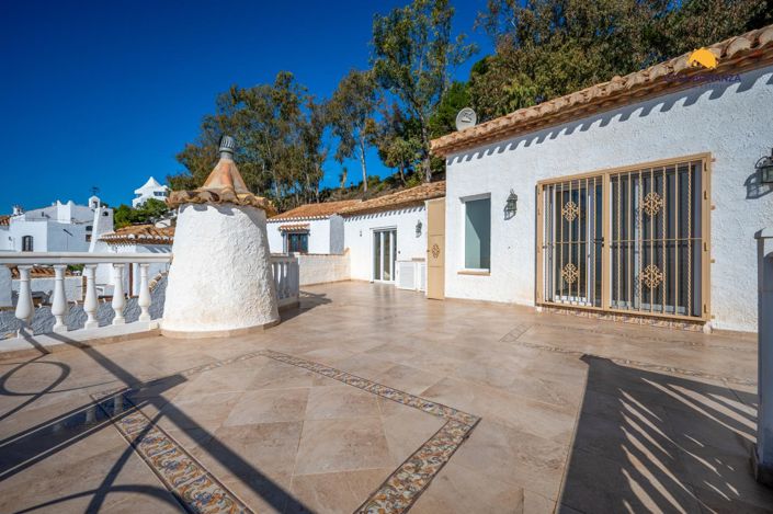 Image No.17-4 Bed Property for sale