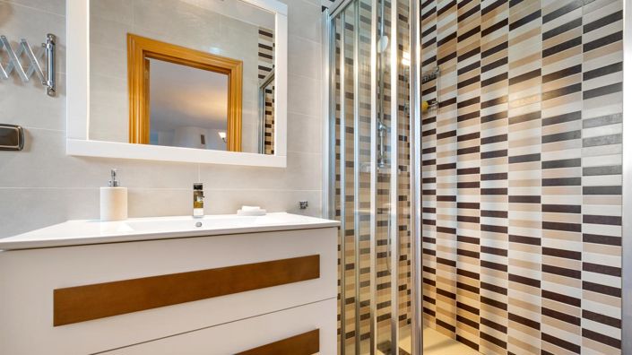 Image No.16-4 Bed Property for sale