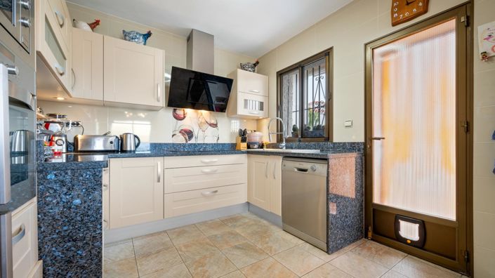 Image No.22-4 Bed Property for sale