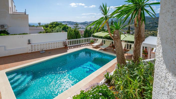 Image No.4-4 Bed Property for sale