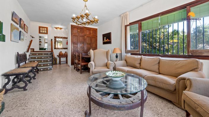 Image No.10-5 Bed Property for sale