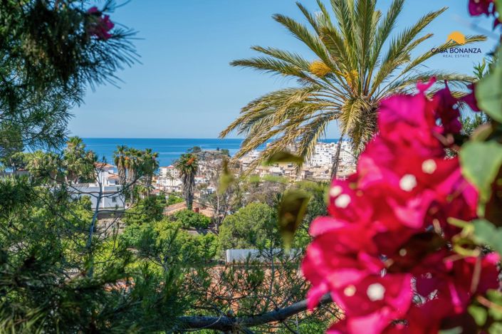 Image No.24-5 Bed Property for sale