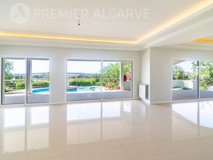 Image No.12-6 Bed House for sale