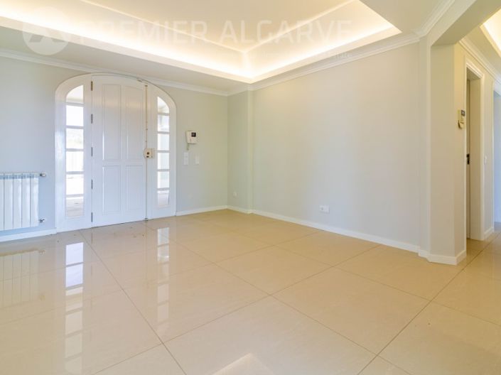 Image No.13-6 Bed House for sale