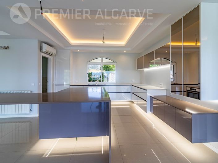 Image No.15-6 Bed House for sale