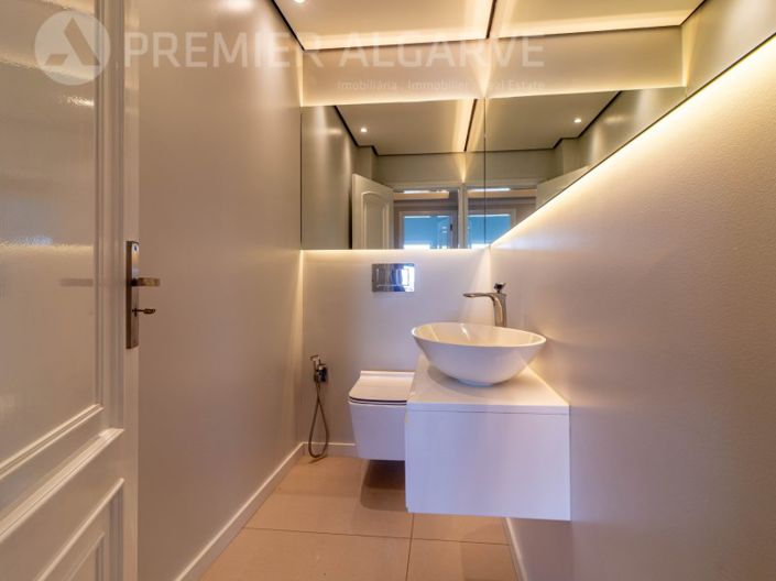 Image No.19-6 Bed House for sale