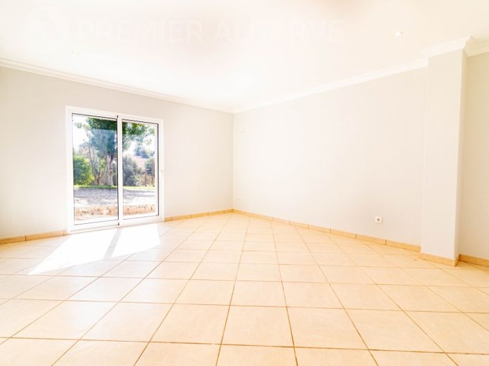 Image No.20-6 Bed House for sale