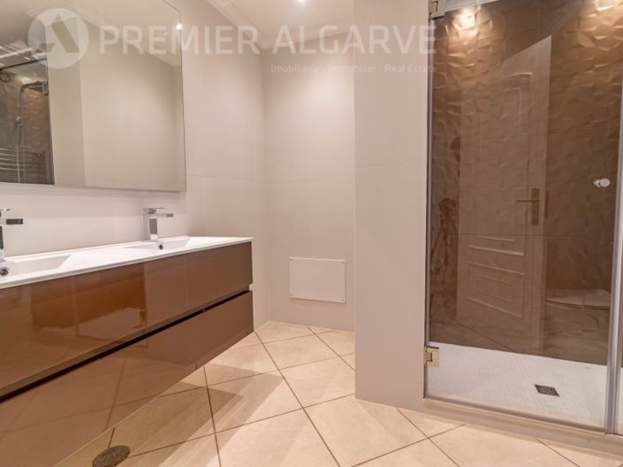 Image No.23-6 Bed House for sale