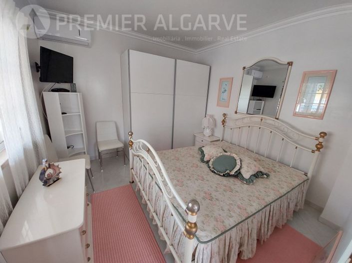 Image No.12-5 Bed House for sale