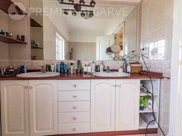 id8cca9801-0000-0500-0000-000015598bc8