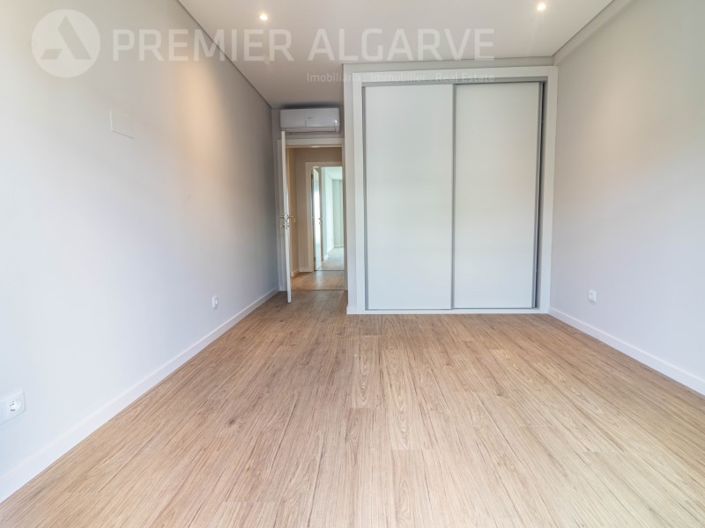 Image No.10-3 Bed Apartment for sale