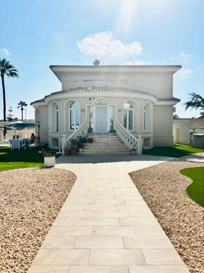 Image No.3-6 Bed Villa / Detached for sale