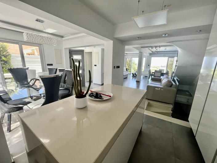 Image No.5-3 Bed House for sale