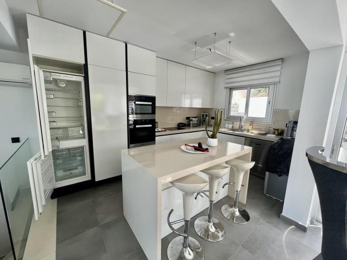 Image No.4-3 Bed House for sale