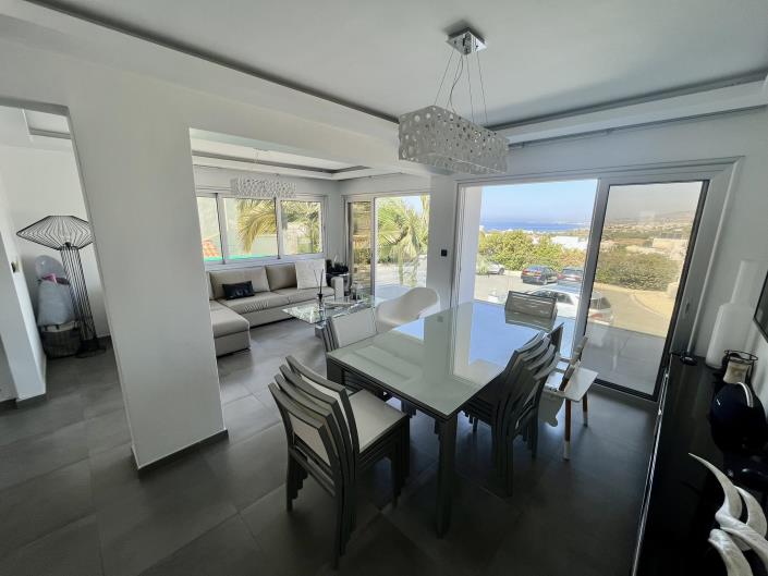 Image No.10-3 Bed House for sale