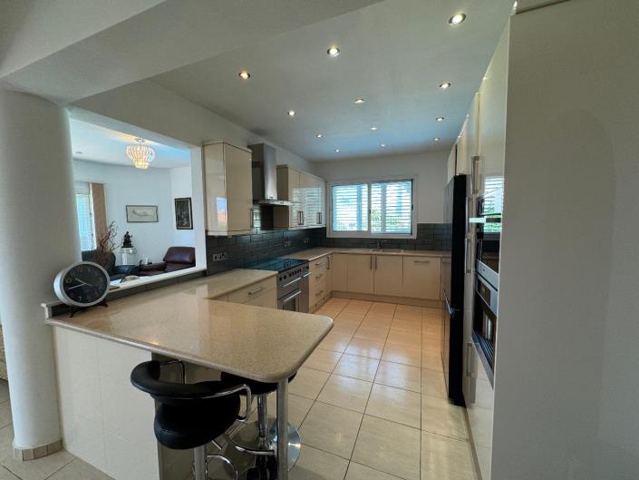 Image No.2-4 Bed Villa / Detached for sale