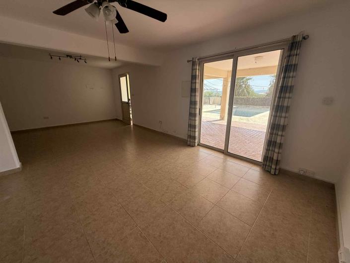 Image No.8-4 Bed Villa / Detached for sale