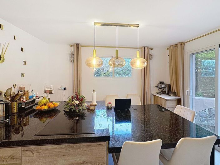 Image No.10-5 Bed Villa for sale