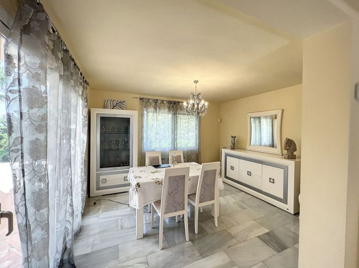 Image No.12-5 Bed Villa for sale