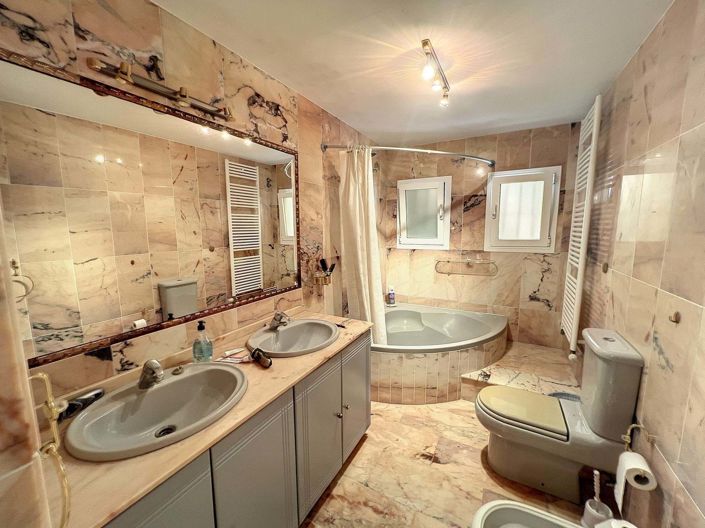 Image No.25-5 Bed Villa for sale