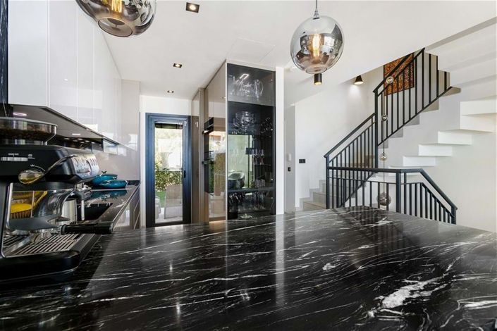 Image No.13-3 Bed Townhouse for sale