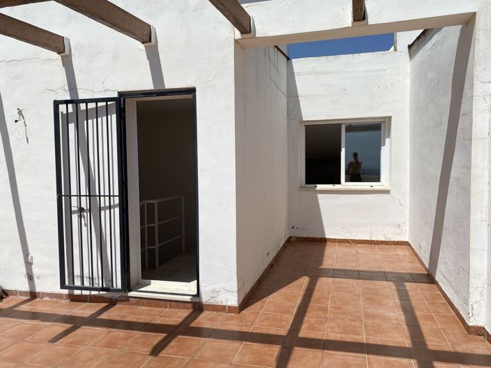 Image No.32-3 Bed Townhouse for sale