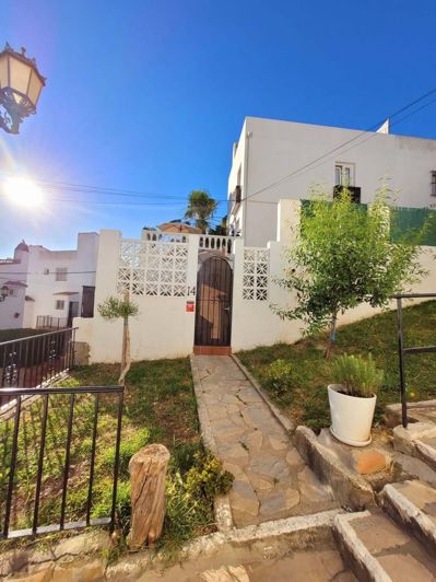 Image No.27-3 Bed Townhouse for sale