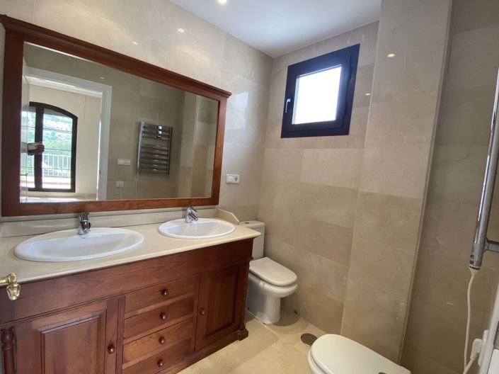 Image No.14-3 Bed Apartment for sale