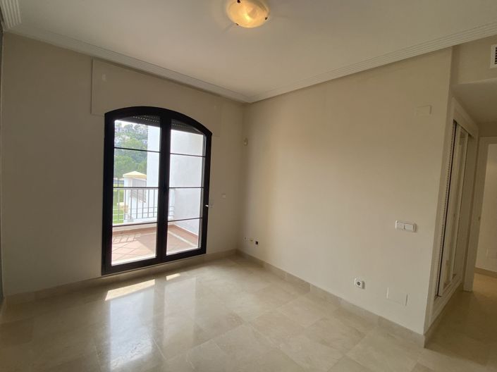 Image No.17-3 Bed Apartment for sale