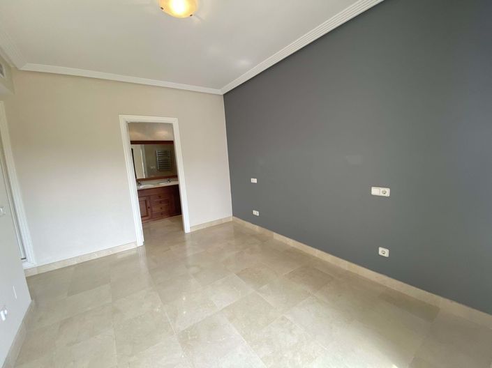 Image No.18-3 Bed Apartment for sale