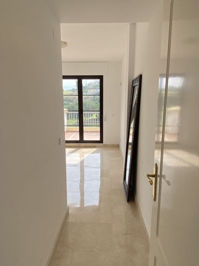 Image No.24-3 Bed Apartment for sale