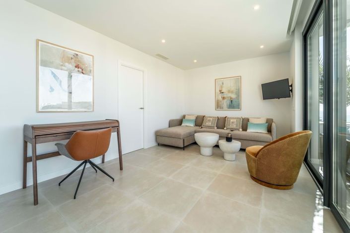 Image No.24-4 Bed Apartment for sale