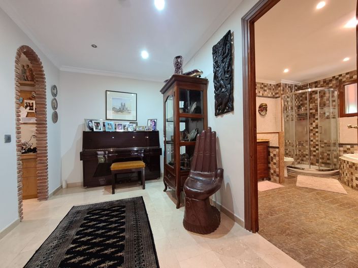 Image No.36-4 Bed Villa for sale