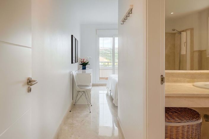 Image No.20-3 Bed Apartment for sale