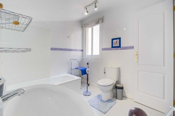 Image No.12-3 Bed Apartment for sale