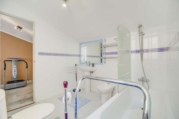 Image No.13-3 Bed Apartment for sale