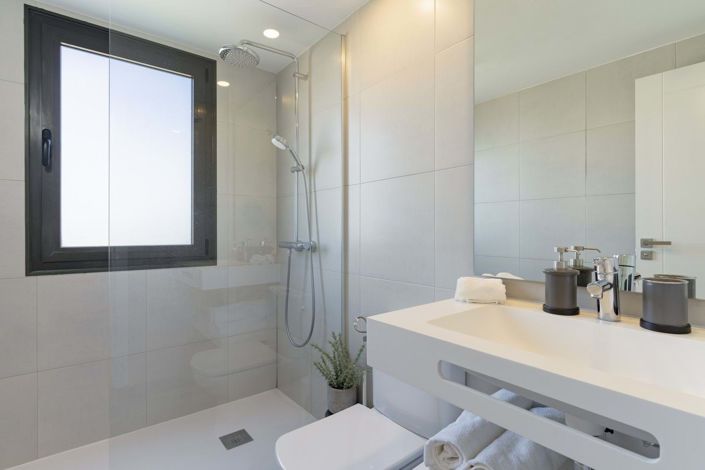 Image No.17-2 Bed Apartment for sale