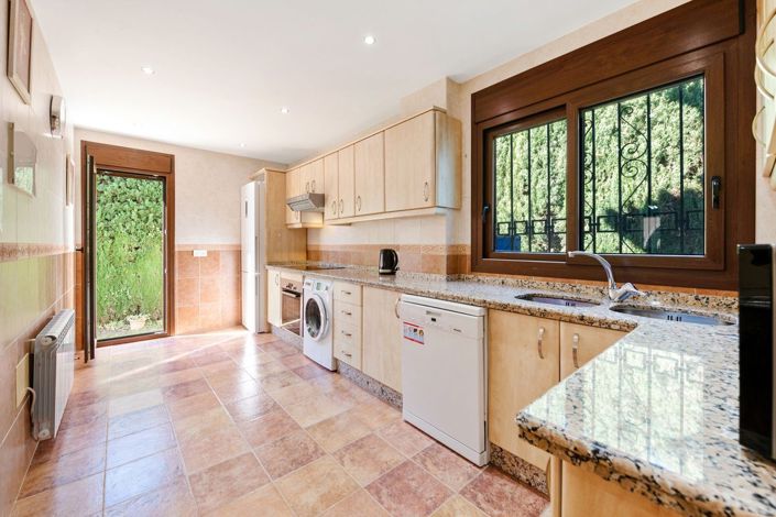 Image No.11-5 Bed Villa for sale