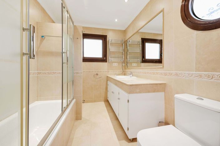 Image No.12-5 Bed Villa for sale